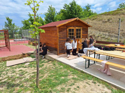 IMG-c643a6c25e3c06c5824c56b98313dffb-V